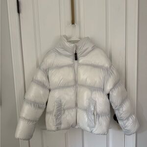 Shiny White Puffer Jacket in a size Small!! In perfect condition! Ski eligible